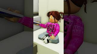 When there is a spider on you.. 😱🕷️ #robloxshorts #funny