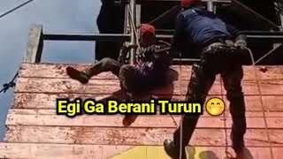 Egi Doesn't Dare to Get Off. #kangdedimulyadi