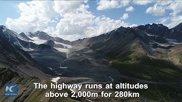 Con đường cao tốc "đẹp nhất" ở Tân Cương, Trung Quốc