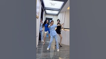 Thumbnail of 唐伯虎点秋香#下班后的日常 #shortsvideo #dance #nurses #护士跳舞