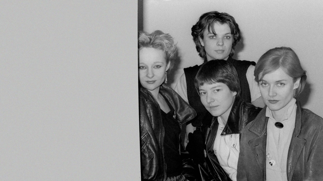 Assista a Kleenex - 'Night Toad' no YouTube Assista a Kleenex - 'Night Toad' no YouTube