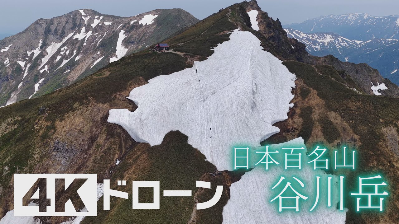 A magnificent view at the top of a snow-covered ridge: 