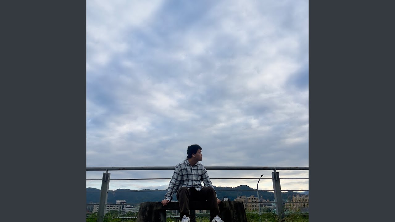 在 YouTube 上观看 那個想你的男孩在為你埋頭哭泣