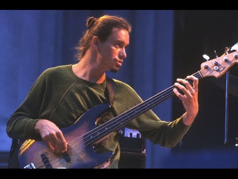 Jaco Pastorius constant 16th note technique - mutes - Hammer-ons - Come on over part 2/4
