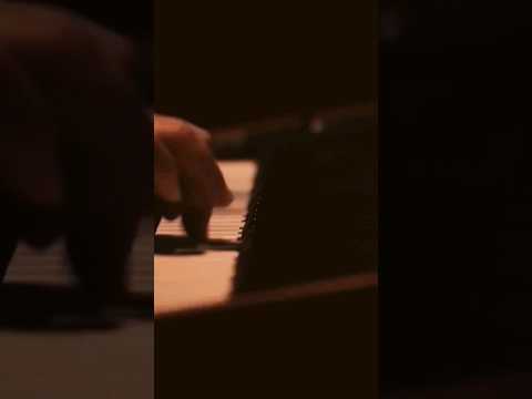 روعه انغام و مدحت صالح بعيد عنك