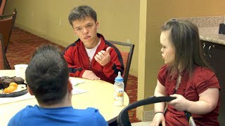 Watch Zach Roloff Try His Hand At Directing A Photo Shoot | Little People, Big World