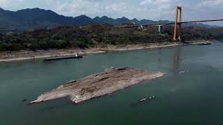 Plunging water levels of China's Yangtze reveal ancient statues