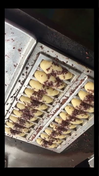 Woww FAVORITKU PUKIS COKLAt MANTAP 😬 #pukis #youtubeshorts #tiktok #shorts #songs