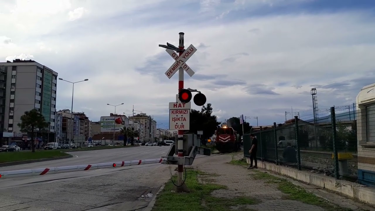 TCDD DE 24 324 + DE 24 258 Akaryakıt Treni Ranfor Samsun Gar'dan çıkış.  Km: 0 + 850