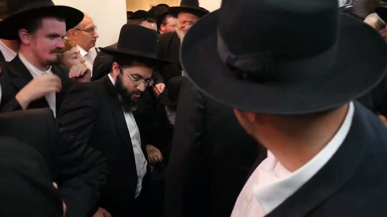 תיעוד: ביקור חג הקבוע של מרן שה"ת זצוק"ל בבית רבינו רה"י, יחד עם הכנסת ס"ת לישה"ק - י''ז תשרי תשע''ט