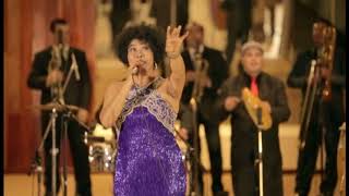 EMILIA MORALES CON LEYENDAS.COM- VEREDA TROPICAL