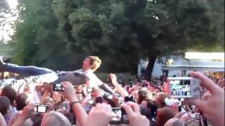 James Blunt Crowdsurfing live 10.07.2011 [HD]