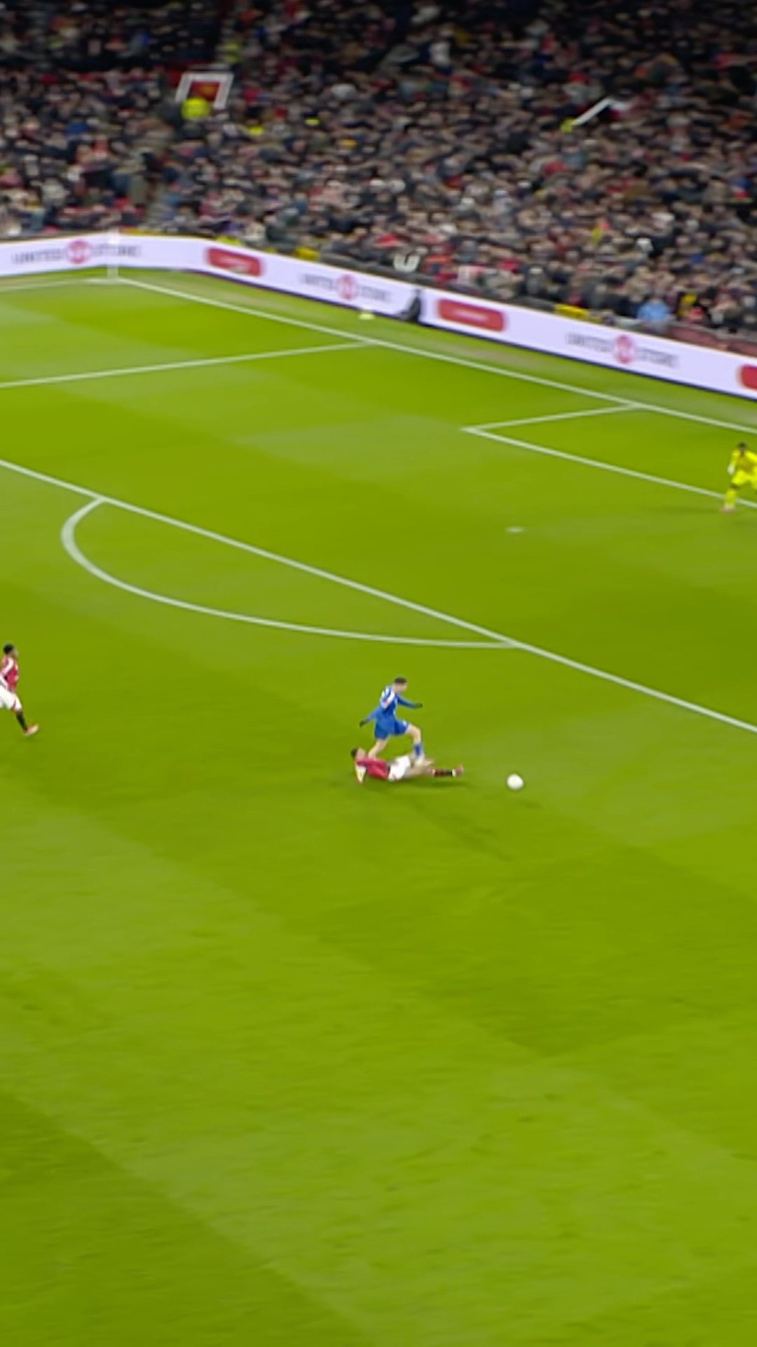 STRONG Tackle From Mazraoui! ?