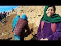 این بار خواهران و مادران کوک دره در دایکندی با اراده ای آهنین کمر همت بسته اند و سرک می سازند