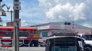 ขบวนรถท้องถิ่นที่ 452 หลีกกับขบวนรถเร็วที่ 169 ที่สถานีรถไฟยะลา (17/11/67)
