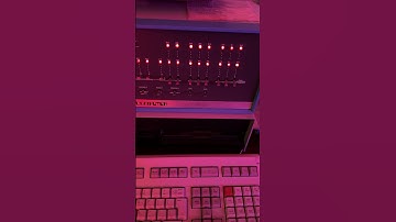 Een Altair 8800 opstarten met frontpaneelschakelaars en een floppydisk