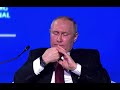 Путин ковыряет в носу на ПМЭФ 2022. Putin picking his nose.
