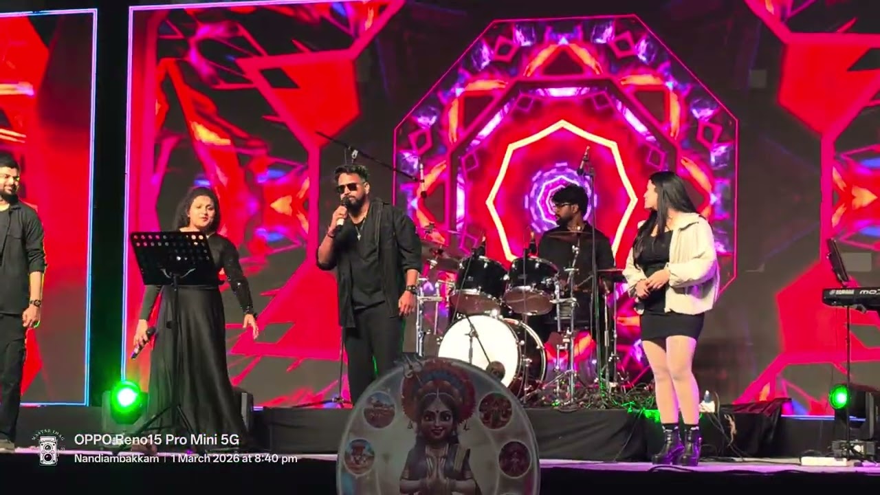 Listening full song 😍 #arjitsingh #song #liveconcert 