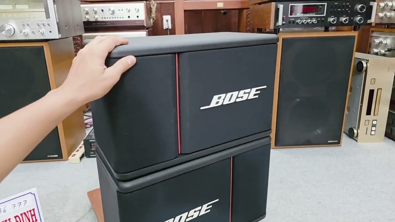Details of 2 Pairs of Popular Bose Speakers - BOSE 301 AV MONITOR