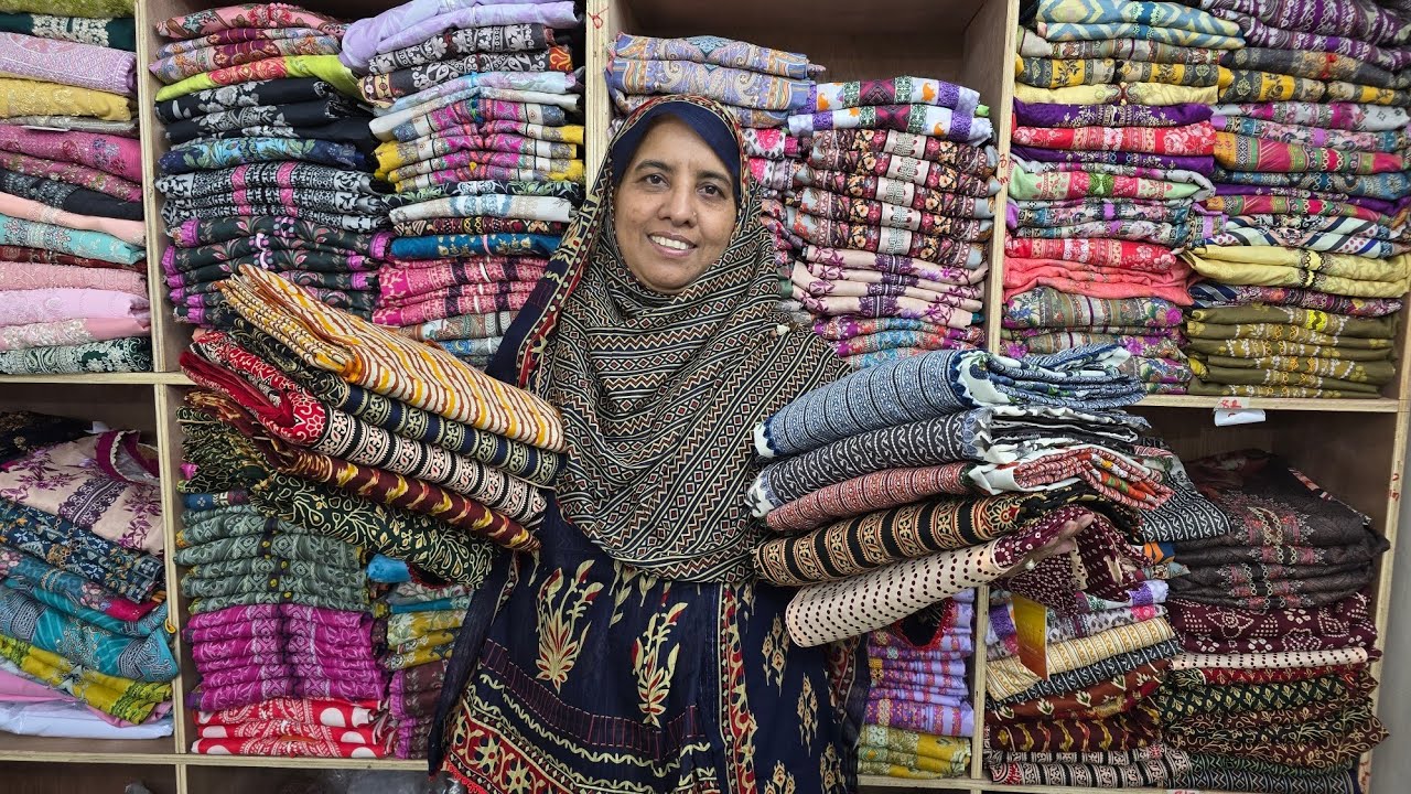 পর্দাশীল মা-বোনদের জন্য দেশীয় প্যাটেলের অস্থির সব কালেকশনের সুন্নতি ড্রেস কিনুন।
