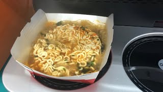 HOW TO COOK RAMEN IN A KOREAN CONVENIENCE STORE