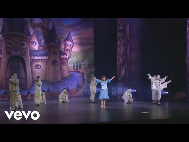 Chantal Goya - Les Pierrots de Paris (Live au Palais des Congrès de Paris 2009)
