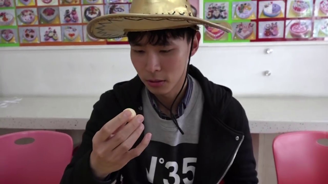 MAKING MY OWN CAKE??! | Amazing Cake Decorating Experience in Seoul