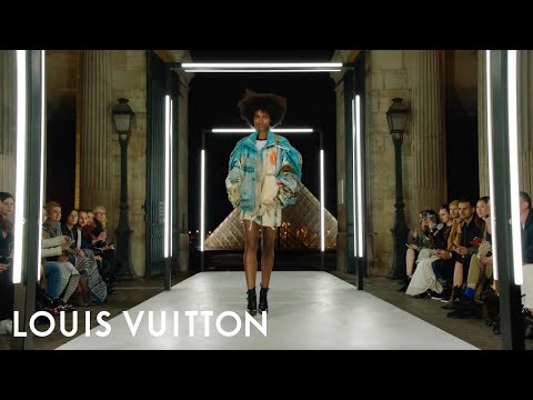 Look from the Louis Vuitton Women's Spring-Summer 2019 Fashion Show, by  Nicolas Ghesquière.