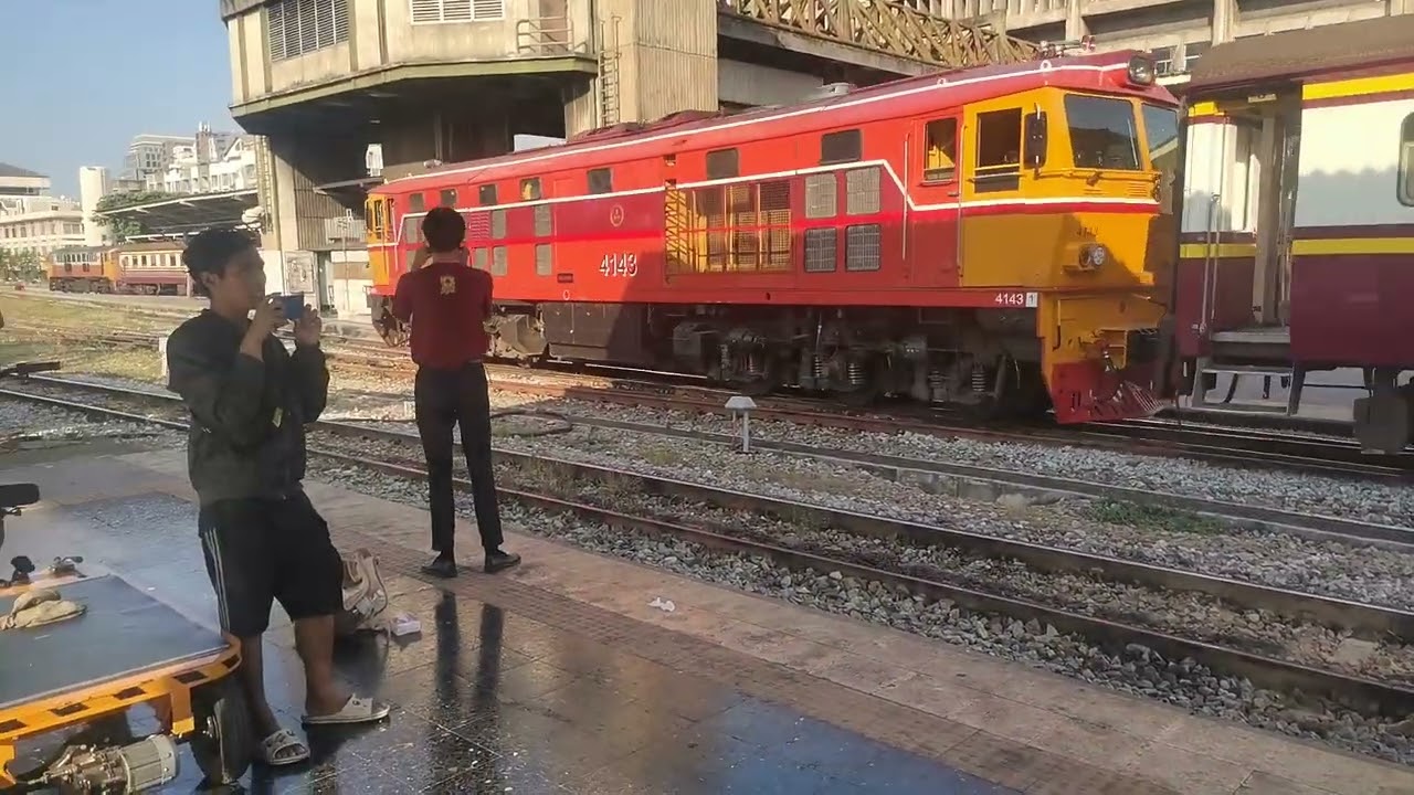 ขบวน​รถ​ชานเมือง​379กรุงเทพ​(หัวล​ำ​โพง)​ชุมทาง​ฉะเชิงเทรา​ครับผม​