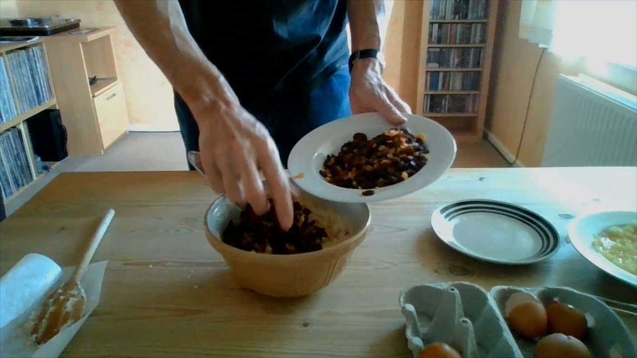 Learn how to make cake for christmas: 4 recipes for christmas cakes and How To Make My Really Easy Xmas Cake. - YouTube