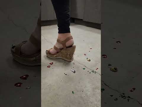 Christmas ornament crush #asmrcrush #satisfying #crushing #odlysatisfying #asmr #asmrsounds