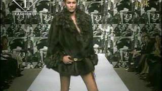 Supermodel Daniela Lopes Sfilata