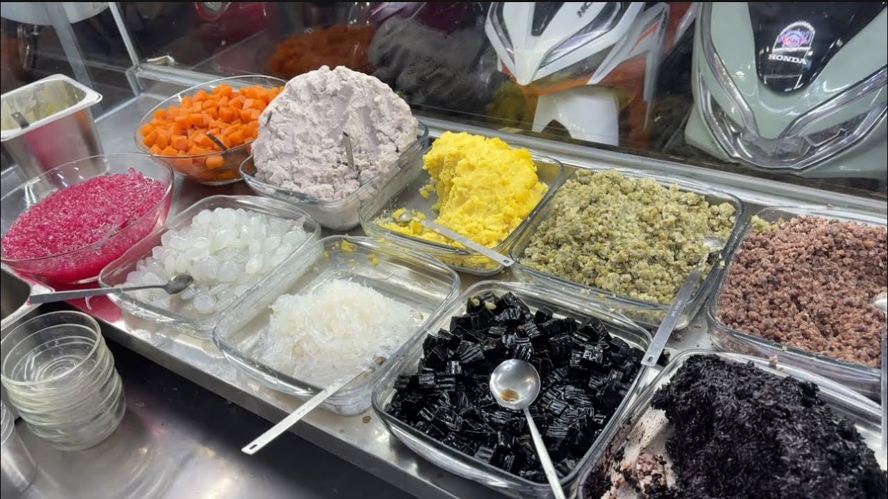 បង្អែមនិងនំបុ័ងប៉ាតេឆ្ងាញ់ ផ្សារតាបាំង/Dessert and Sandwiche at Phsar Ta Pang ,Phnom Penh,Cambodia 