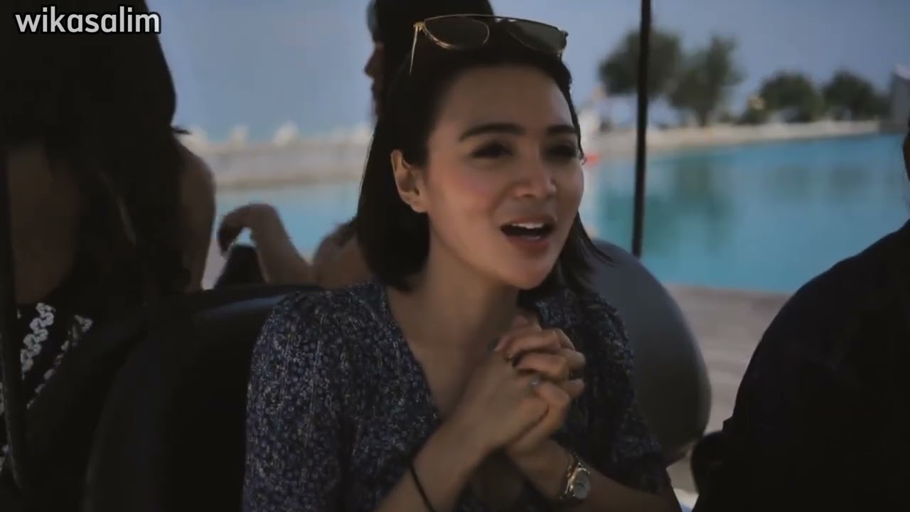 FIRST VLOG - WIKASALIM DI PANTAI CANTIK !!  #wikasalim #vlog #subscribe