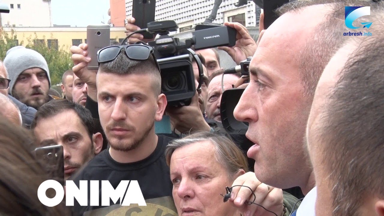 Haradinaj del para protestuesve,  takon familjarët e të dënuarve të rastit Kumanova