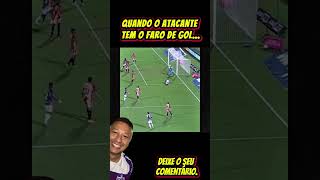 Quando o atacante tem faro de gol… #futebol