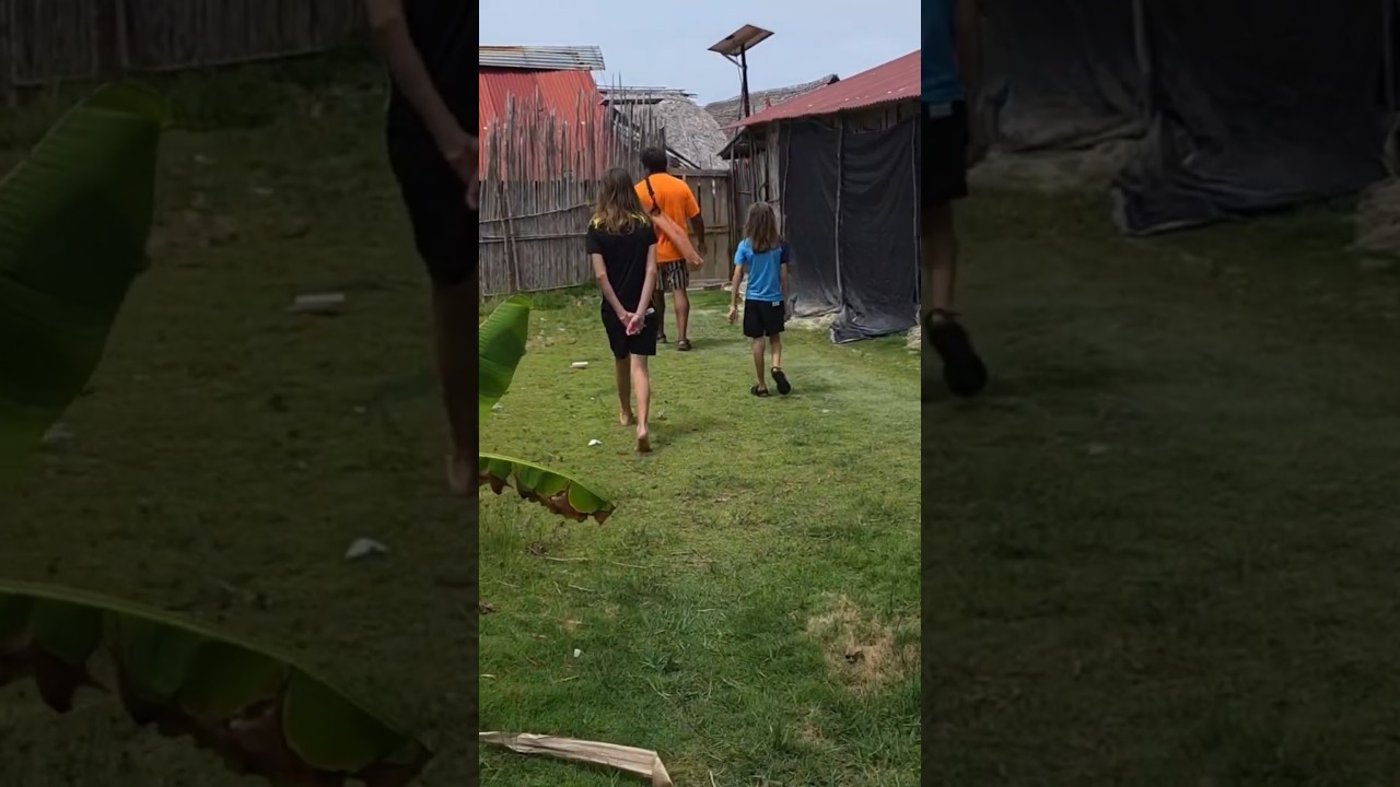 ⁣Explore a Guna Yala Village with us. #travelfamily