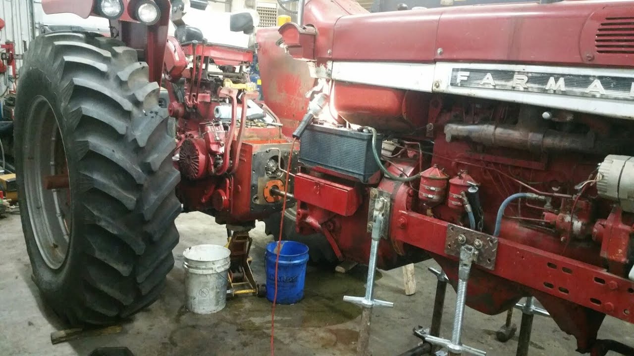 Farmall 806 Splitting Transmission-Rear End Part 1 - YouTube