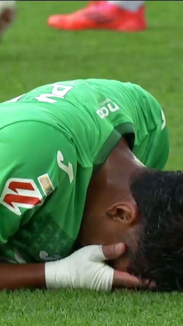 Amazing save by SIVERA ?