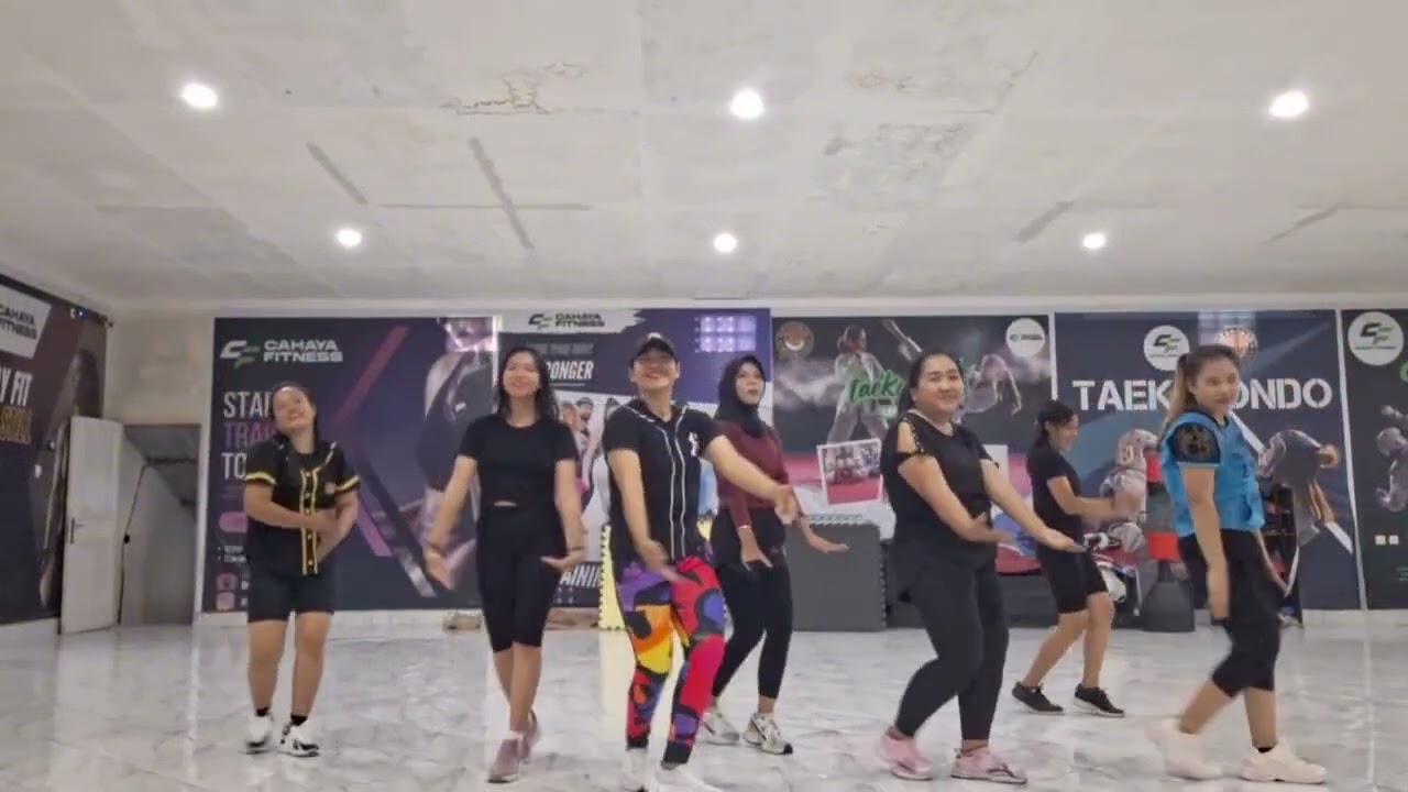 Fit Dance || Carlos Vives, Shakira - La Bicicleta || Instruktur Yayuk 