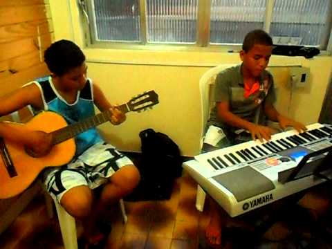 Daniel E Gabriel tocando a msica Marca da Promessa...