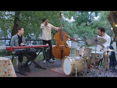 Ignat Matjukhov Trio - Hipsippy Blues