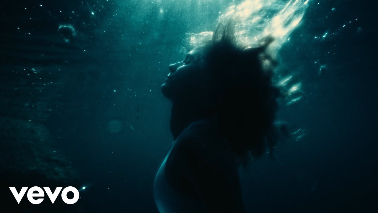 YouTubeでMia Knop Jacobsen - Under Water (Official Video)を視聴 YouTubeでMia Knop Jacobsen - Under Water (Official Video)を視聴