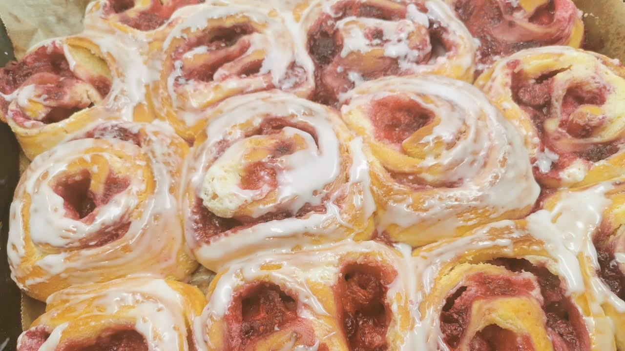 Fluffige Himbeer-Schnecken mit einer köstlichen Creme ❤️