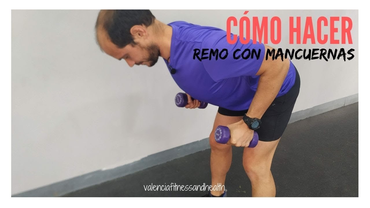 🔩 Cómo hacer REMO con MANCUERNAS  Ejercicio con PESAS en CASA 