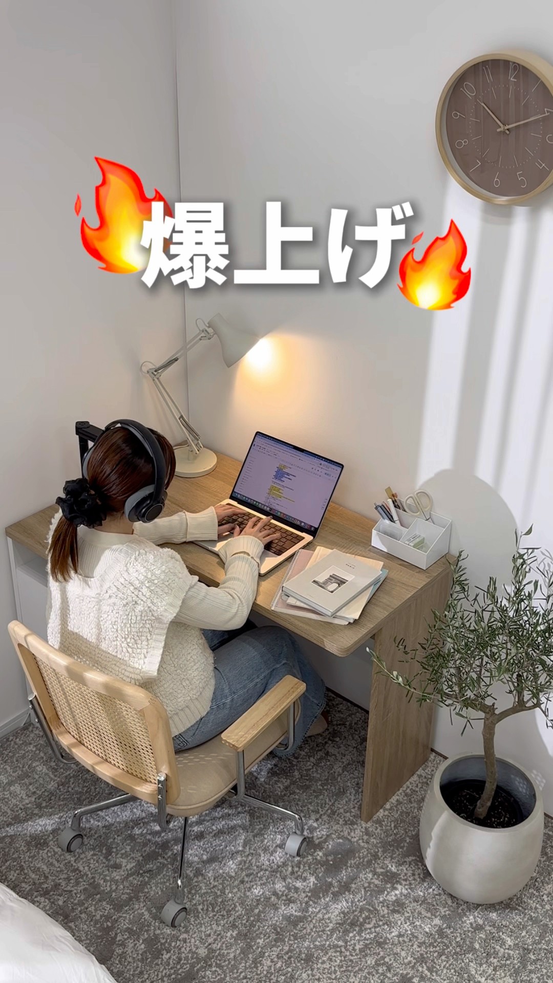 Highly functional! LOWYA's compact desk #shorts - YouTube