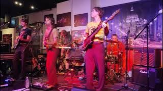 Download lagu Fur Live in Hong Kong (Part 1)