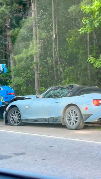 BMW 🚙 convertible in an accident 🙃#viral #bmw #bmwconvertible