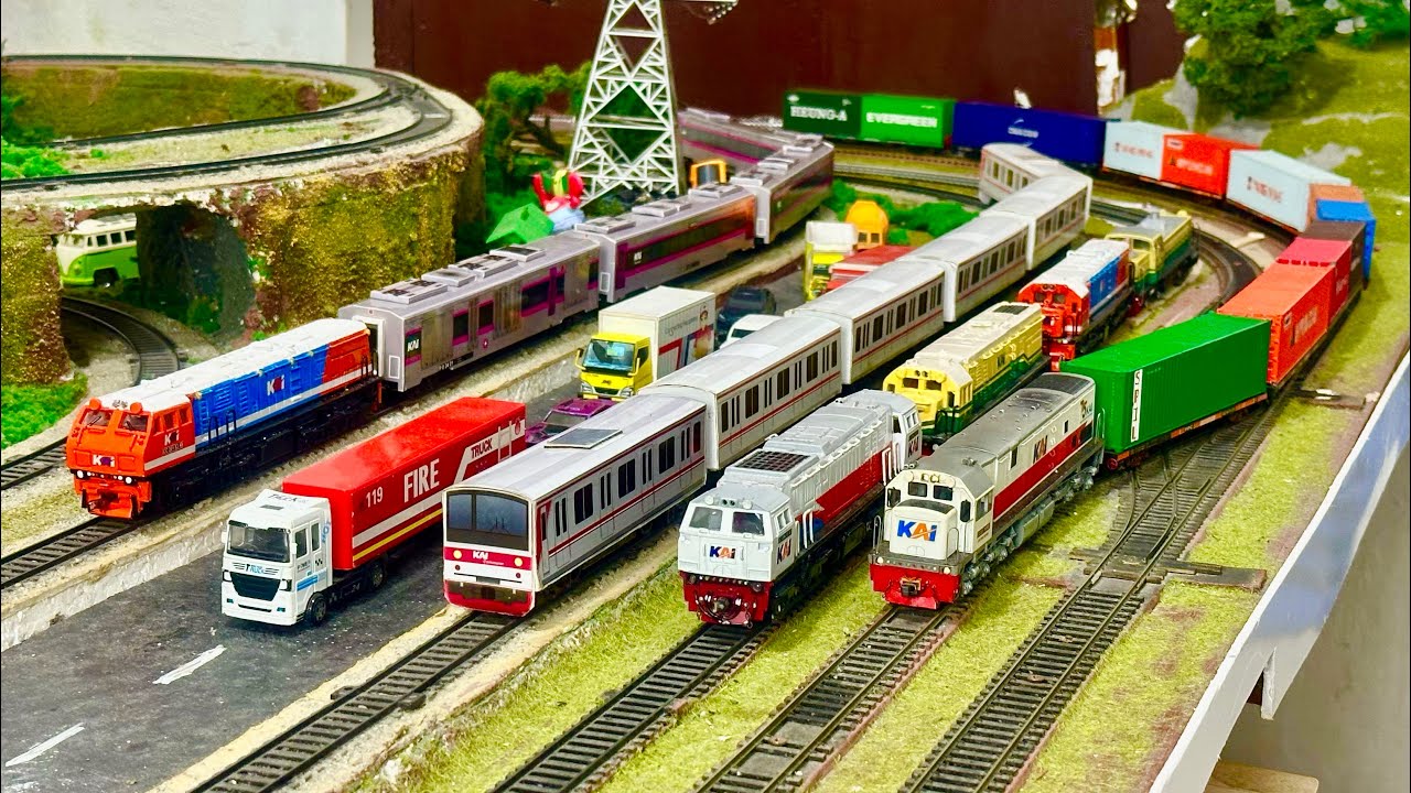 Drama kereta api CC201 hidung miring SSNG anjlok terguling disalip KRL Commuterline & KLB Peti kemas