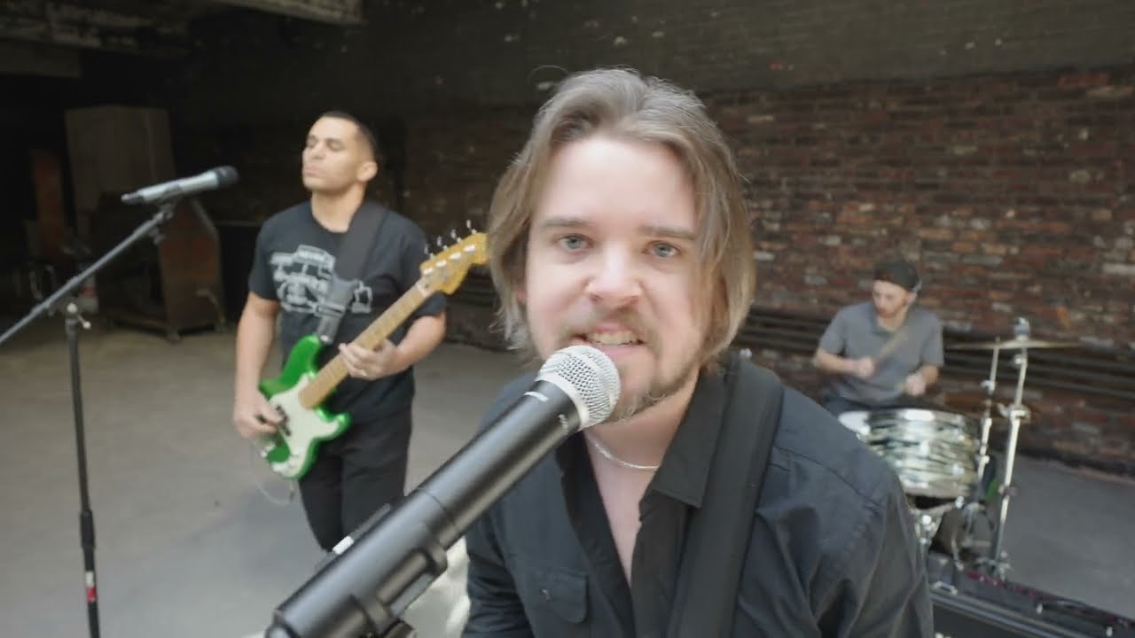 Saxony - No One's Knockin' (Official Music Video)